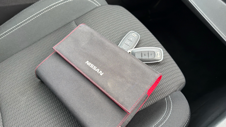 Nissan Qashqai 1.3 DiG-T MH Acenta Premium 5dr Petrol Hatchback